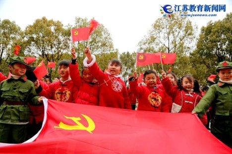 爱心大巴温暖回家路