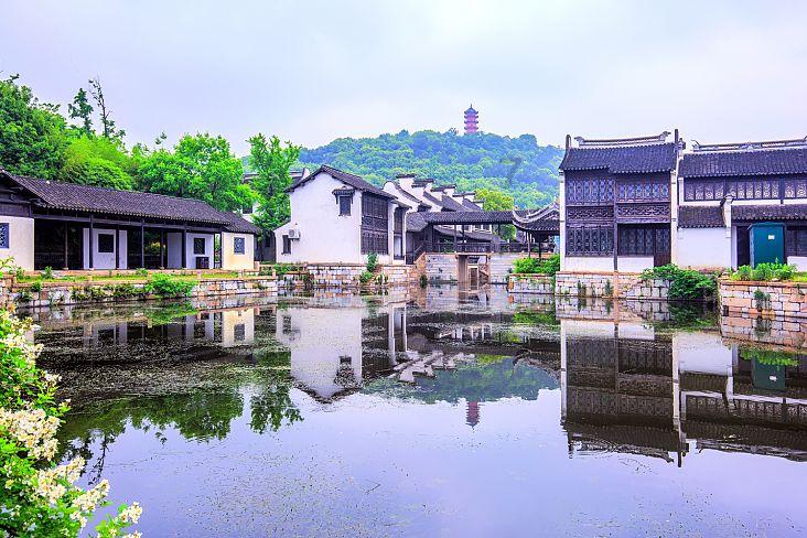 中电港：传感器产品主要应用在新能源汽车充电桩电流检测领域